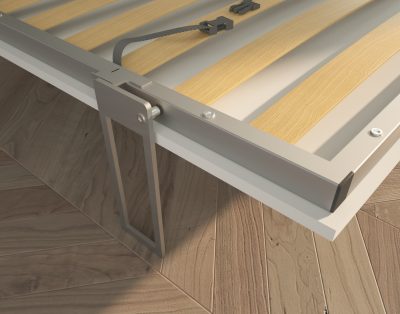 Il piede di sostegno segue meccanicamente il movimento del letto posizionandosi in verticale