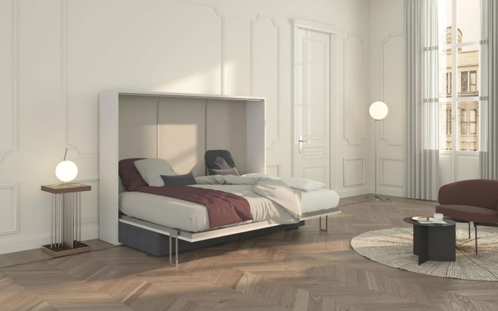 Il letto due piazze a scomparsa aperto nasconde un comodo materasso alto fino a 24 cm