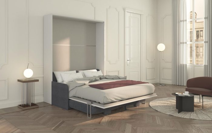 Il comodo letto matrimoniale a scomparsa si apre facilmente e senza sforzo grazie alla discesa assistita della rete.