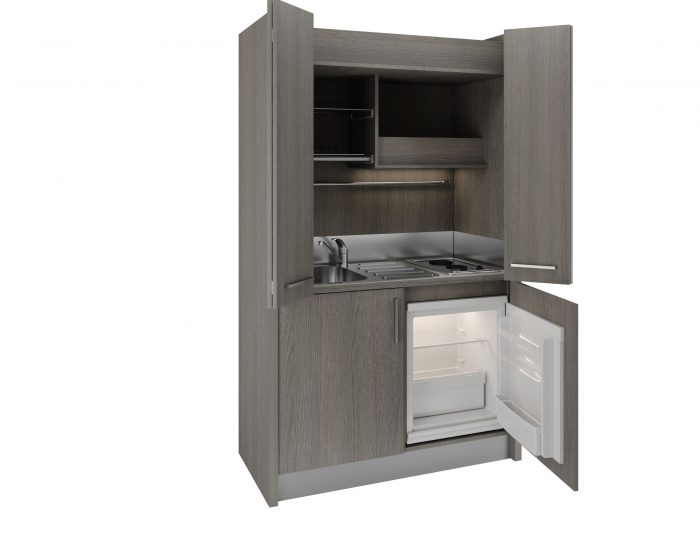 Una piccola cucina completa nascosta dentro un armadio da ufficio