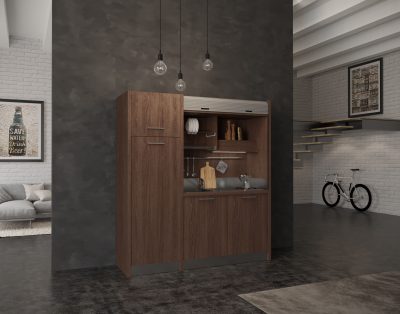 Una grande cucina monoblocco con serranda per tutta la famiglia