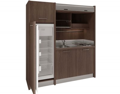 Ampia cucina monoblocco con chiusura a serranda e piano a due fuochi