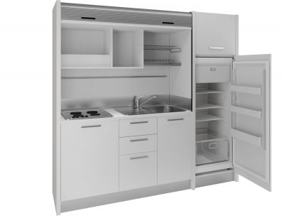 Una cucina monoblocco con ampio spazio di lavoro e grande frigo a colonna