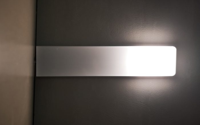 Lampada led Piuma Dot accesa