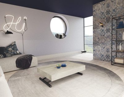 Tavolino basso che si alza da divano