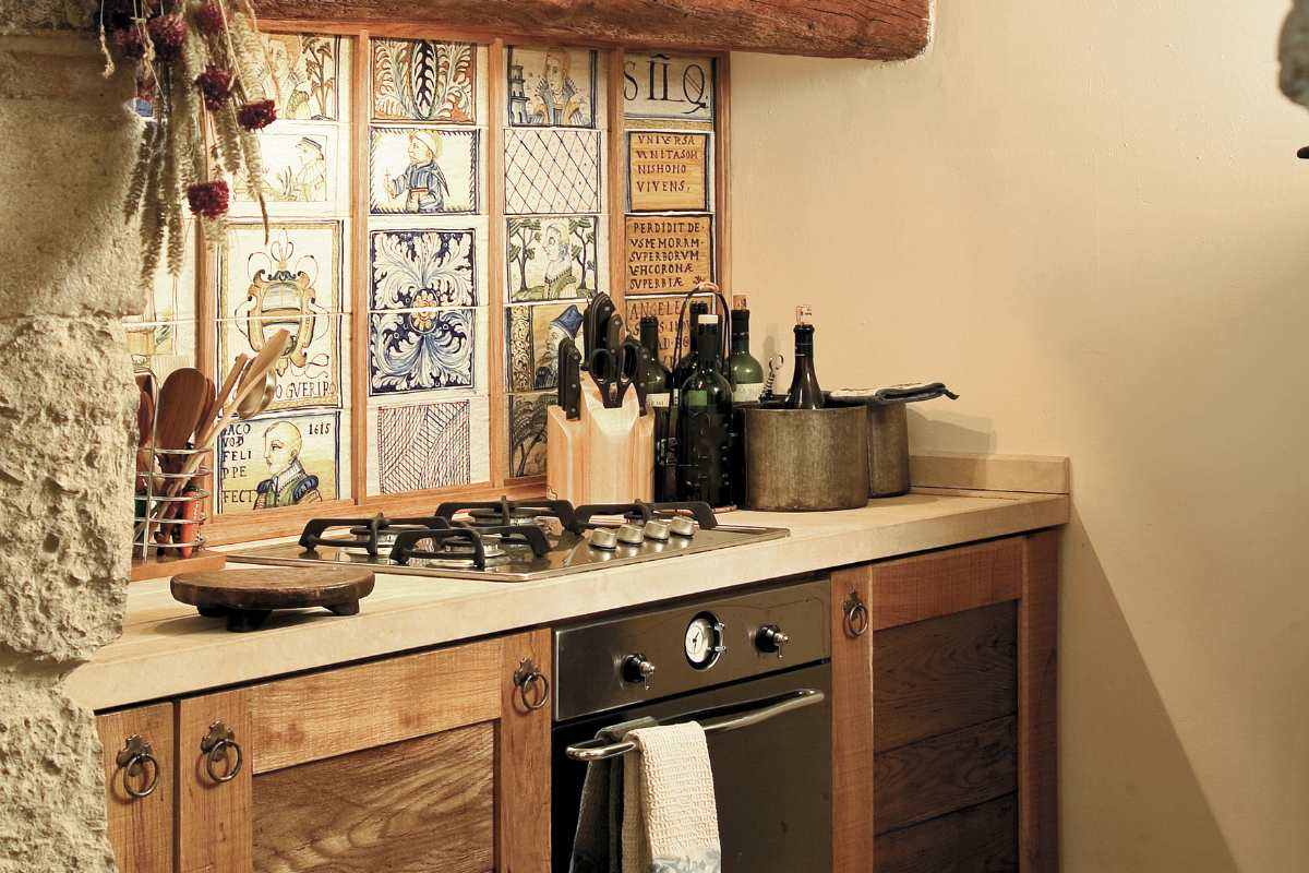 Cucina rustica in una casa di montagna